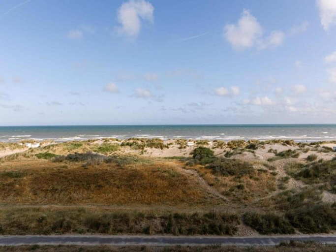Others 5, Apartment on Beach near Town Center, West-Vlaanderen