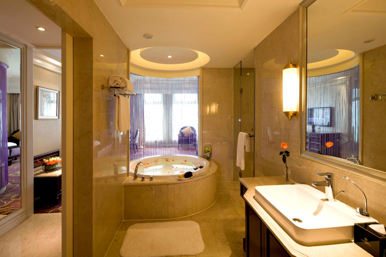 Bathroom 4, Jinghu Hotel, Deyang