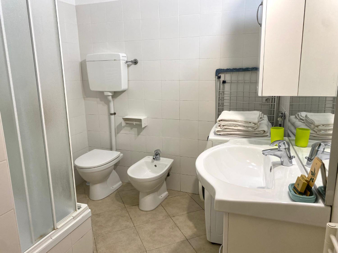Bathroom 3, Gli ulivi della Monda, Savona