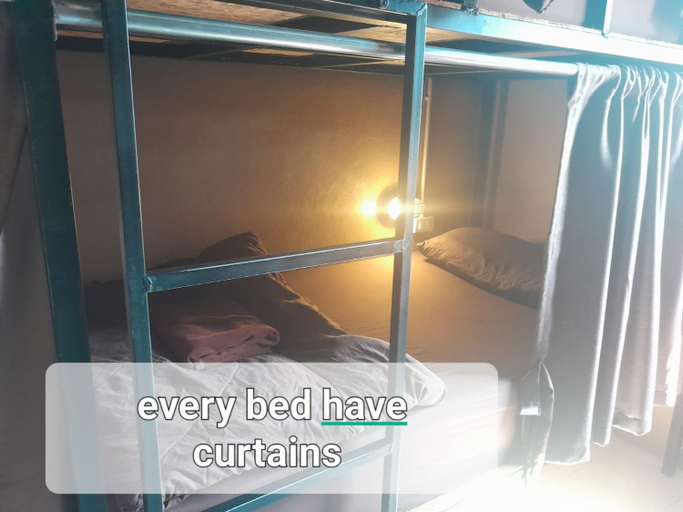Bedroom 2, Sharky's Hostel, Pai
