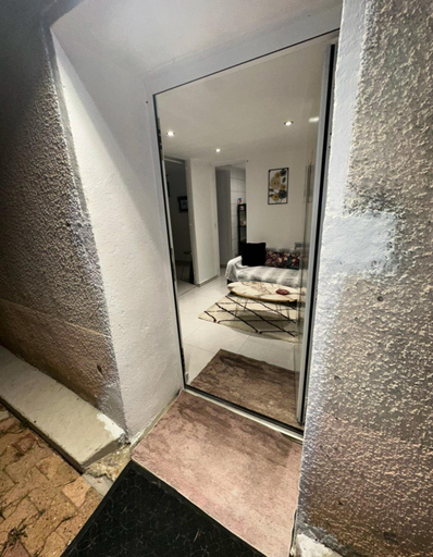 Others 4, Joli appartement au calme avec place de parking prive, Loire