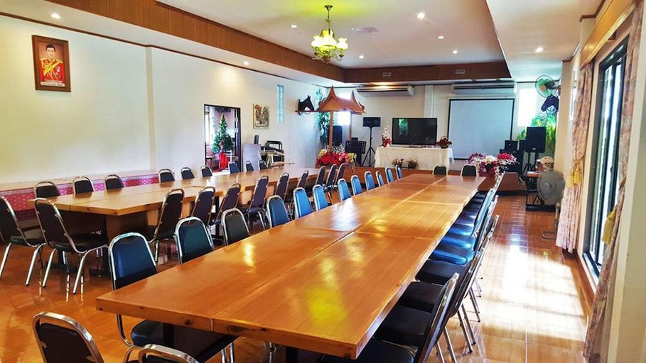 Business Facilities, Jorakae Samphan Resort, U Thong
