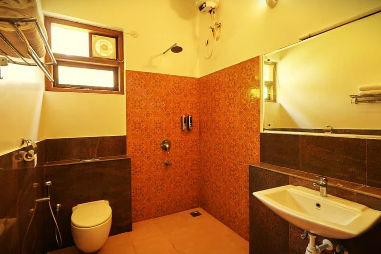 Bathroom, Paraikal Beach Resort, Kanniyakumari