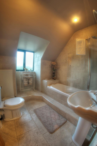 Bathroom 3, Walkers Nest
