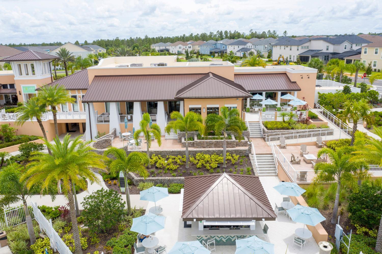Exterior & Views