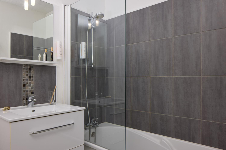 Bathroom 4, Zenitude Hotel-Residences Bordeaux Aéroport, Gironde