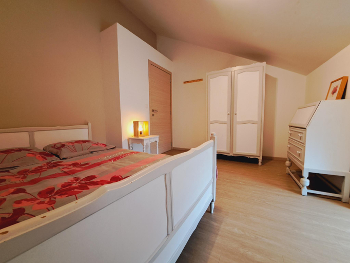 Bedroom, D'un coin à l'autre, Luxembourg