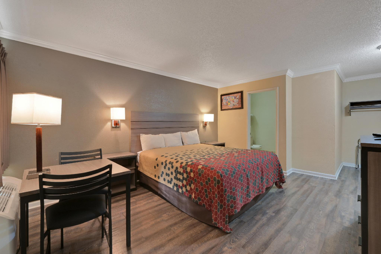 Bedroom, Econo Lodge Woodland near I-5, Yolo