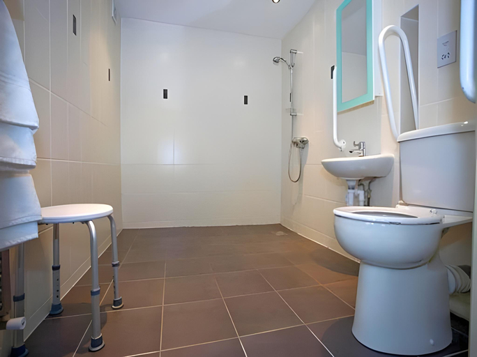 Bathroom 4, Mullions Guest House, Somerset