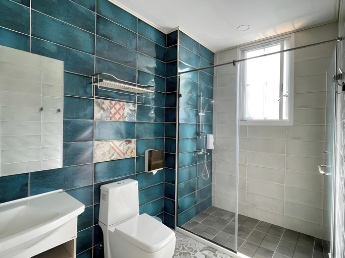 Bathroom 4, Loju Castle Inn, Pingtung
