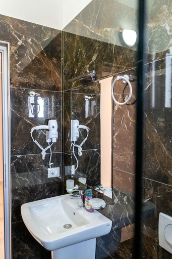 Bathroom 4, Apartments Mario, Sarandës