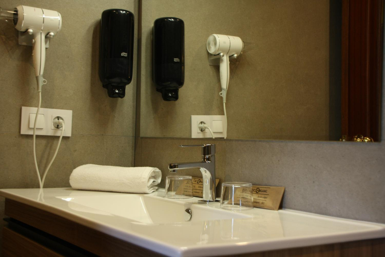 Bathroom, Hostal Crisami, Lleida