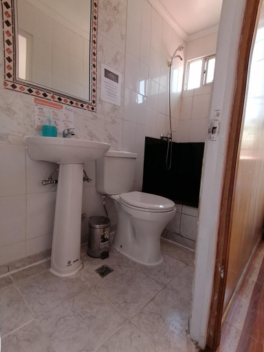 Bathroom 3, Hostal Caleta Abarca, Valparaíso