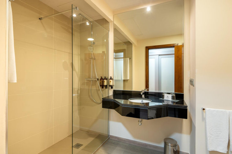 Bathroom, Vila Gale Isla Canela, Huelva
