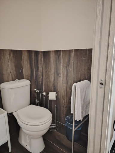 Bathroom 3, Carmen House, Catania