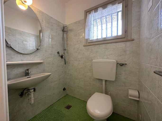5, Renovated villa with garden and pool access, Venezia