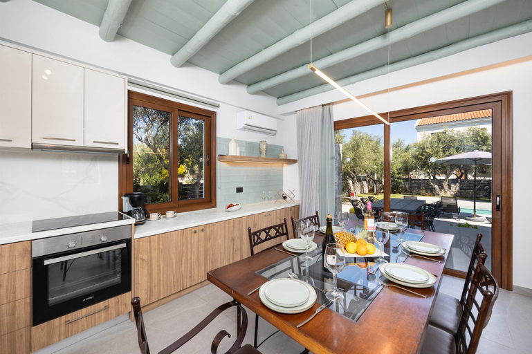 Others 4, Villa Nineta, Crete