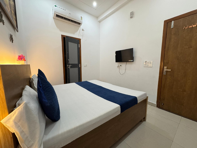 Bedroom 2, Shree Radha Vallabh Palace, Mathura