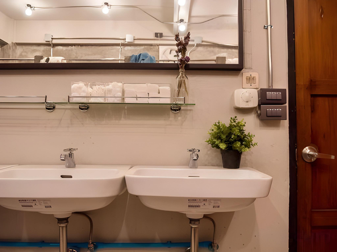 Bathroom 3, Dreamcatcher Bangkok, Bang Rak