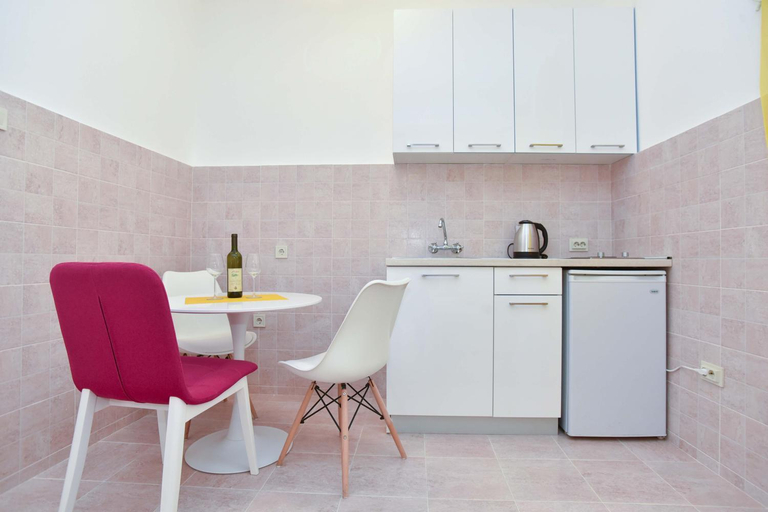 Others 4, Apartment Stari Grad
