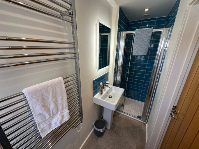 Bathroom 3, The Yard House - 5 bedroom house set in Sherborne, Dorset