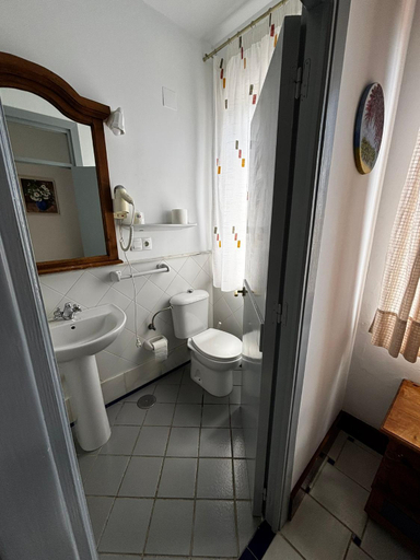 Bathroom 3, Hotel Entreolivos, Sevilla