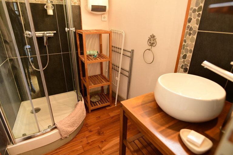 Bathroom 3, Truffle, Dordogne