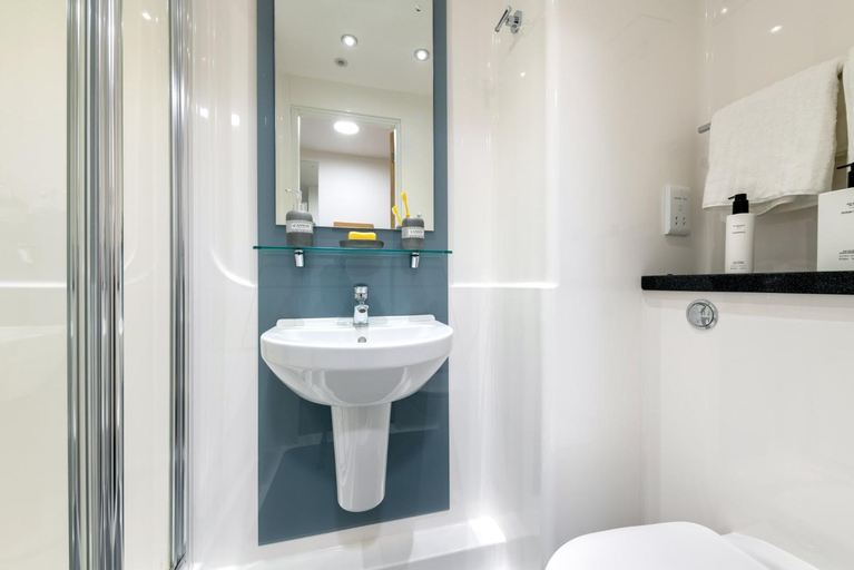 Bathroom 3, For Students Only Merlin Heights Leicester, Leicester
