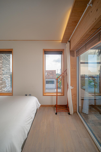 Others 3, Le Village Aewol building A, Jeju