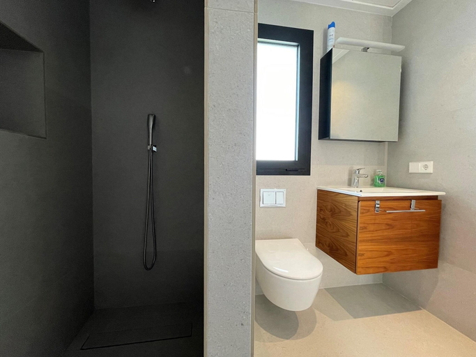 Bathroom 3, Modern Villa Near Guardamar, Alicante