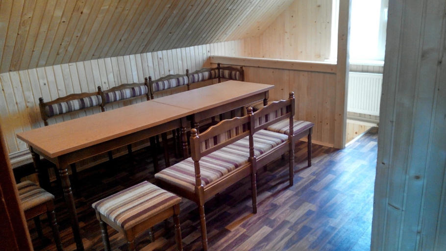 Food & Drinks 5, Cottage Ozerniy, Rakhivs'kyi