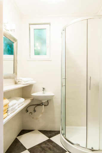 Shower 5, Villa Anna, Umag