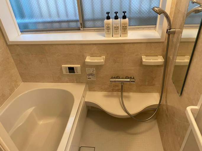 Bathroom 5, Shin-Nakano House, Nakano City