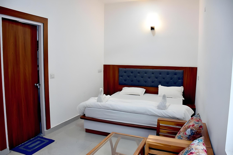 Others 5, Advent Hotel, Gautam Buddha Nagar