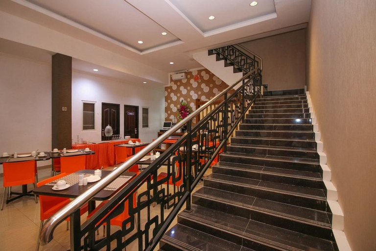 4, Airy Mapanget AA Maramis Manado, Manado