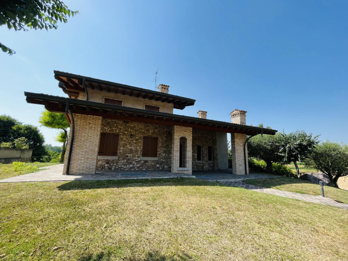 Others 5, Il Borgo fra i laghi, Mantua