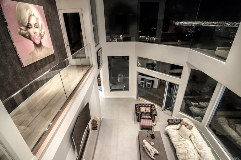 4, Hollywood Hills Modern Sanctuary–Jaw Dropping View, Los Angeles