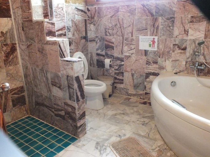 Bathroom 3, Bottle Beach 1 Resort, Ko Phangan