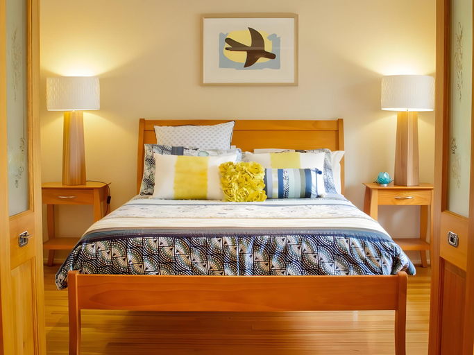 Bedroom, Chestnut Glade Cottage, Murrindindi - East