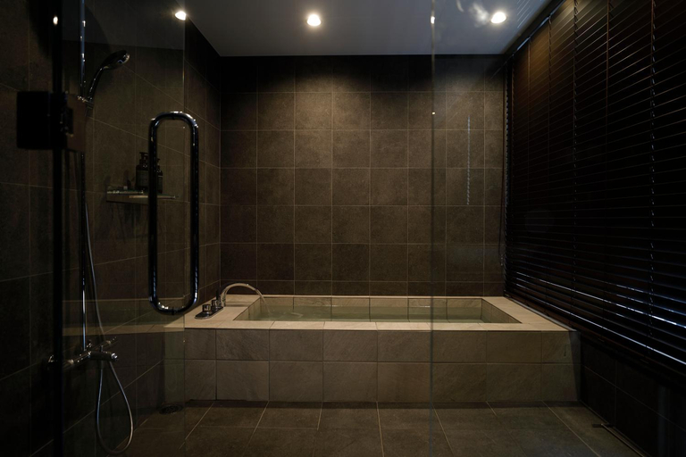 Bathroom 4, tokinos, Itō