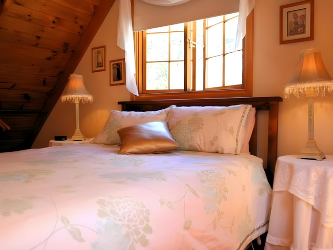 Bedroom 2, Otago Cottage, Clarence