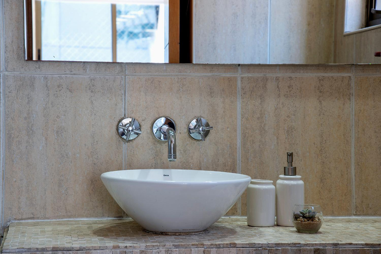 Bathroom, Diego de Velasquez Apartments by Mr BnB, Santiago