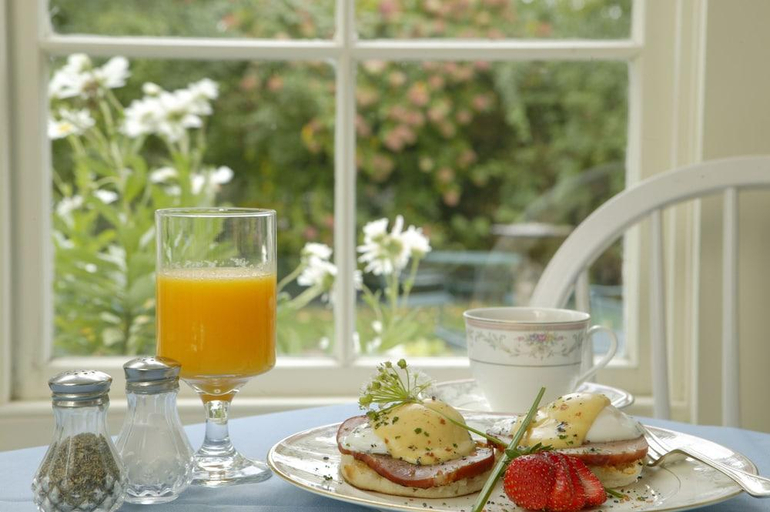 Food & Drinks 5, Captains House Inn, Barnstable