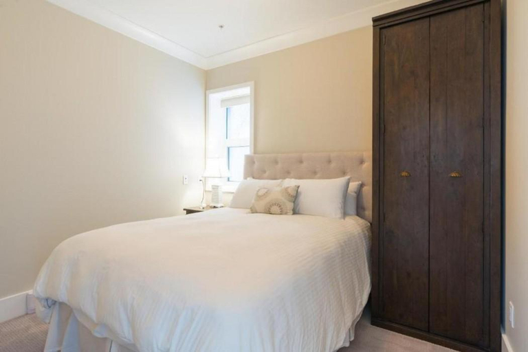 Bedroom 2, SookePoint Ocean Cottage Resort, Capital