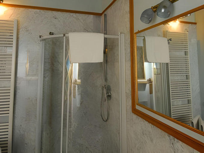 Bathroom 3, B&B Cavour10 Firenze, Florence