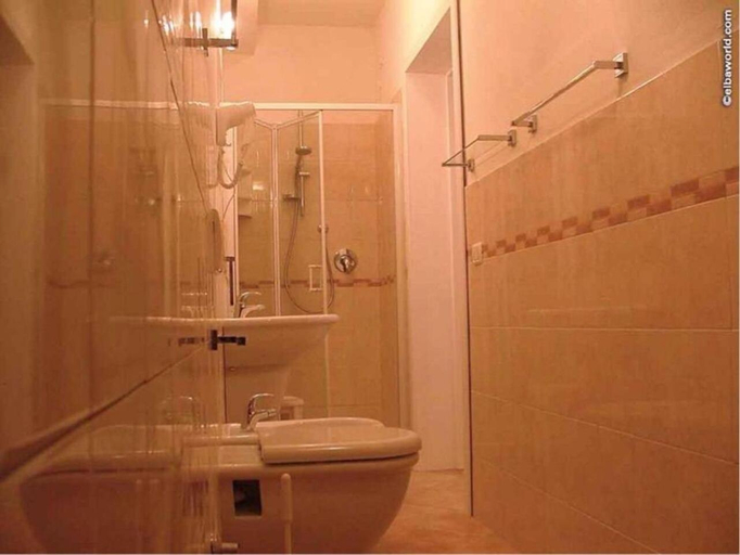 Bathroom 4, residence dolores, Livorno