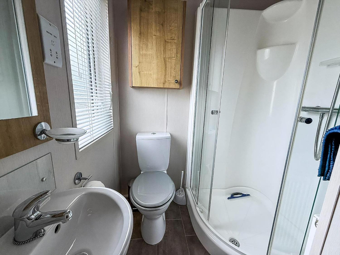 Bathroom 3, Beautiful Lodge With Decking In Norfolk, At Breydon Water Park Ref 10045B, Norfolk