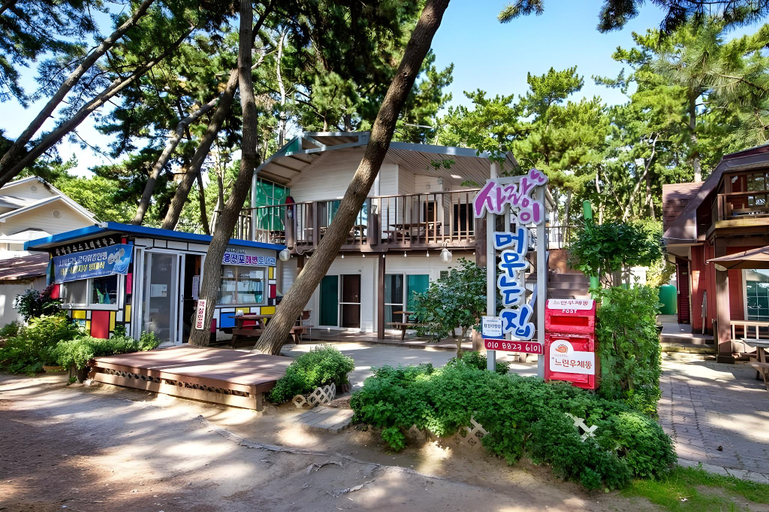 Others 4, Sarangiimeomuneunjip Pension, Taean