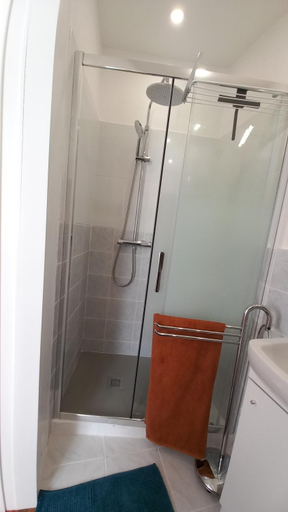 Bathroom 2, L'Ibrus Blue, Alpes-Maritimes