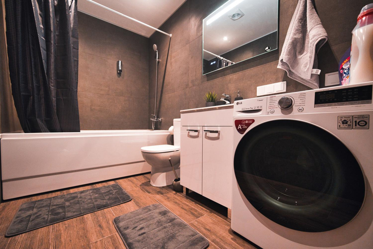 Bathroom 2, Park Alley Apartments with Private Parking, Riga